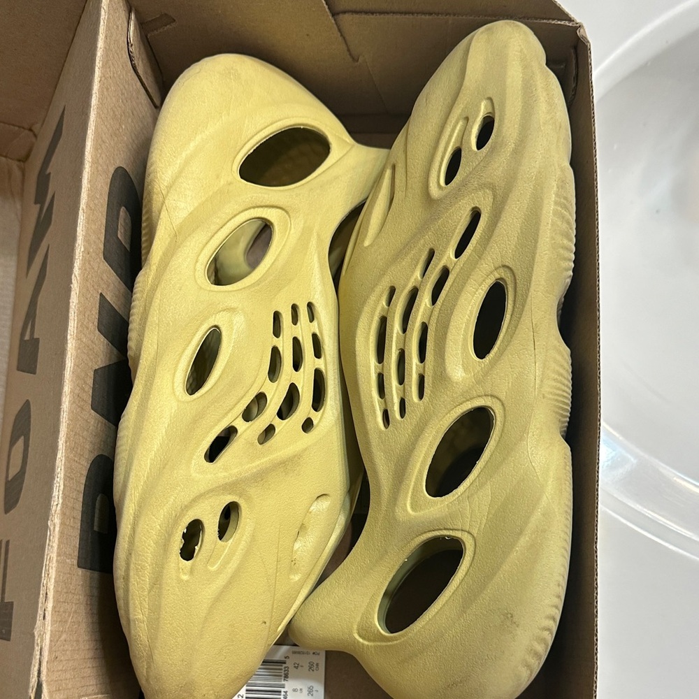 Yeezy Foam Runner Sulfur